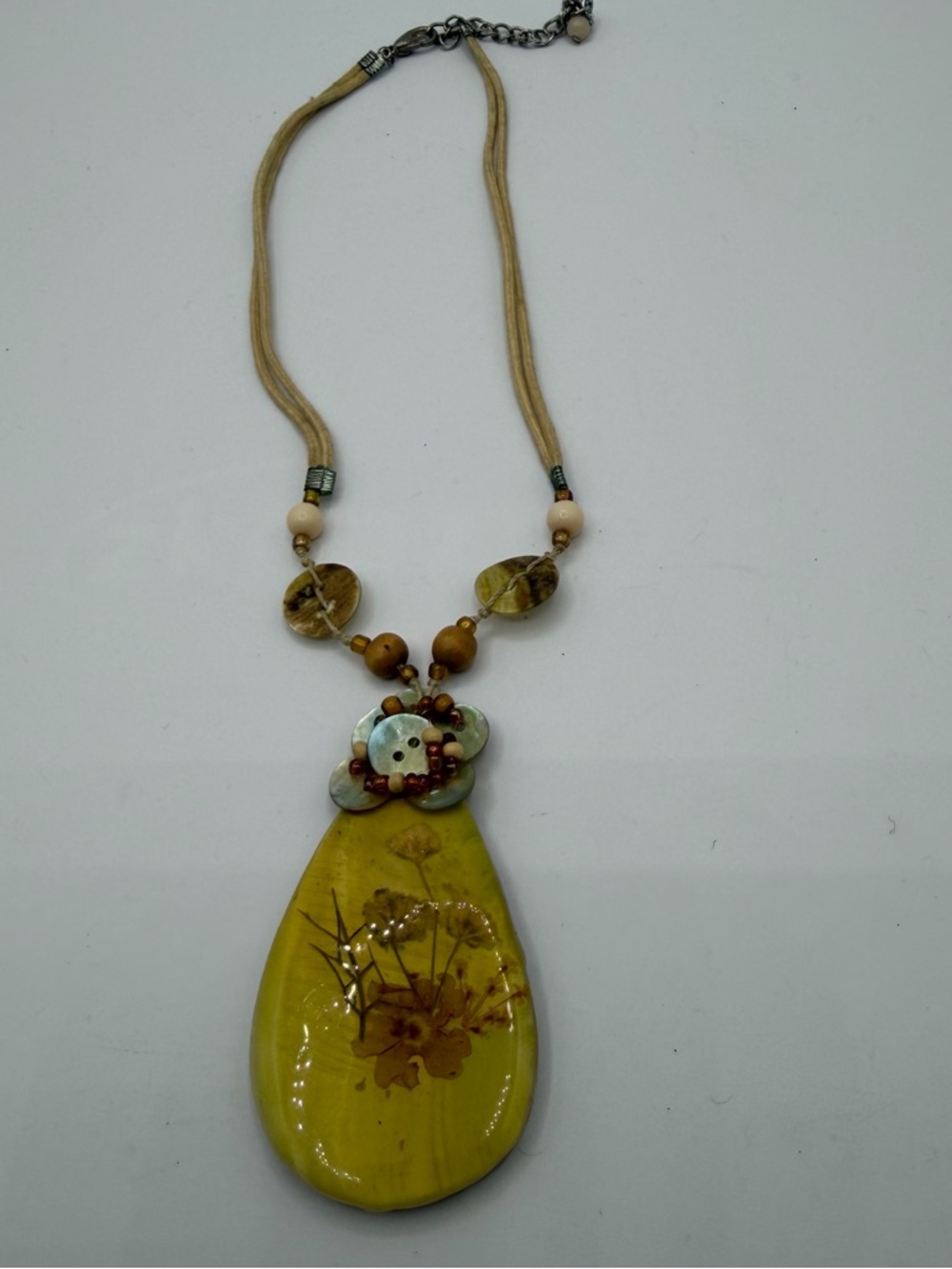 Boho Pressed Flower Resin Pendant Necklace Mother of Pearl Shell Beaded